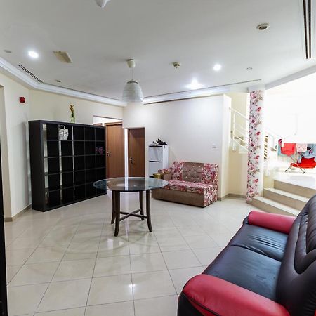 Budget Rooms With Private Bathroom For 'Girls' Only In Dubai, Marina المظهر الخارجي الصورة