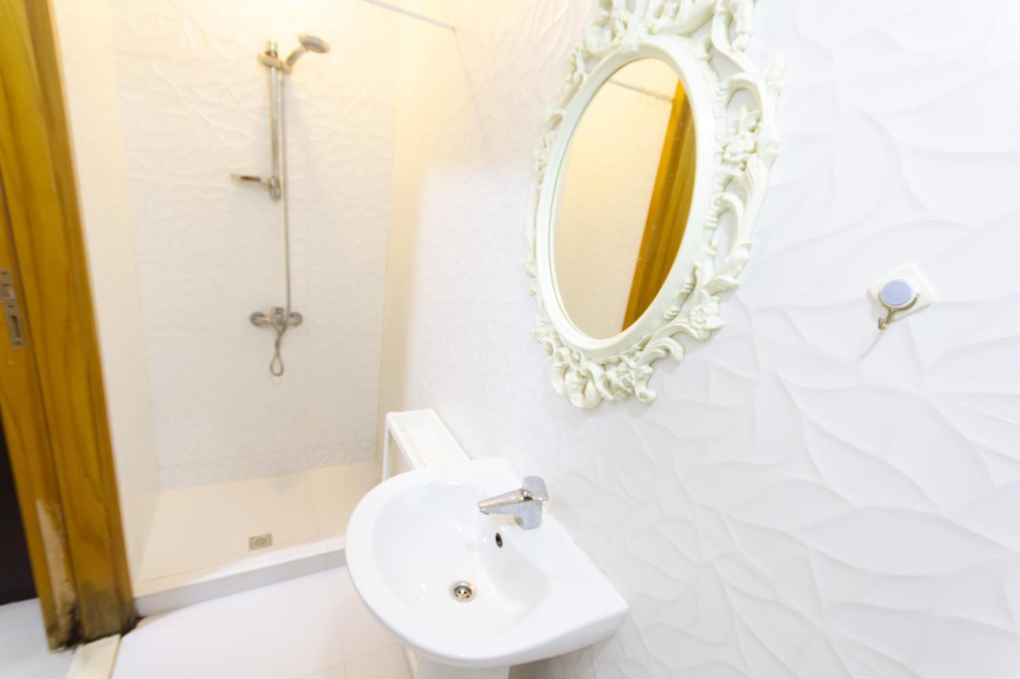 Budget Rooms With Private Bathroom For 'Girls' Only In Dubai, Marina المظهر الخارجي الصورة