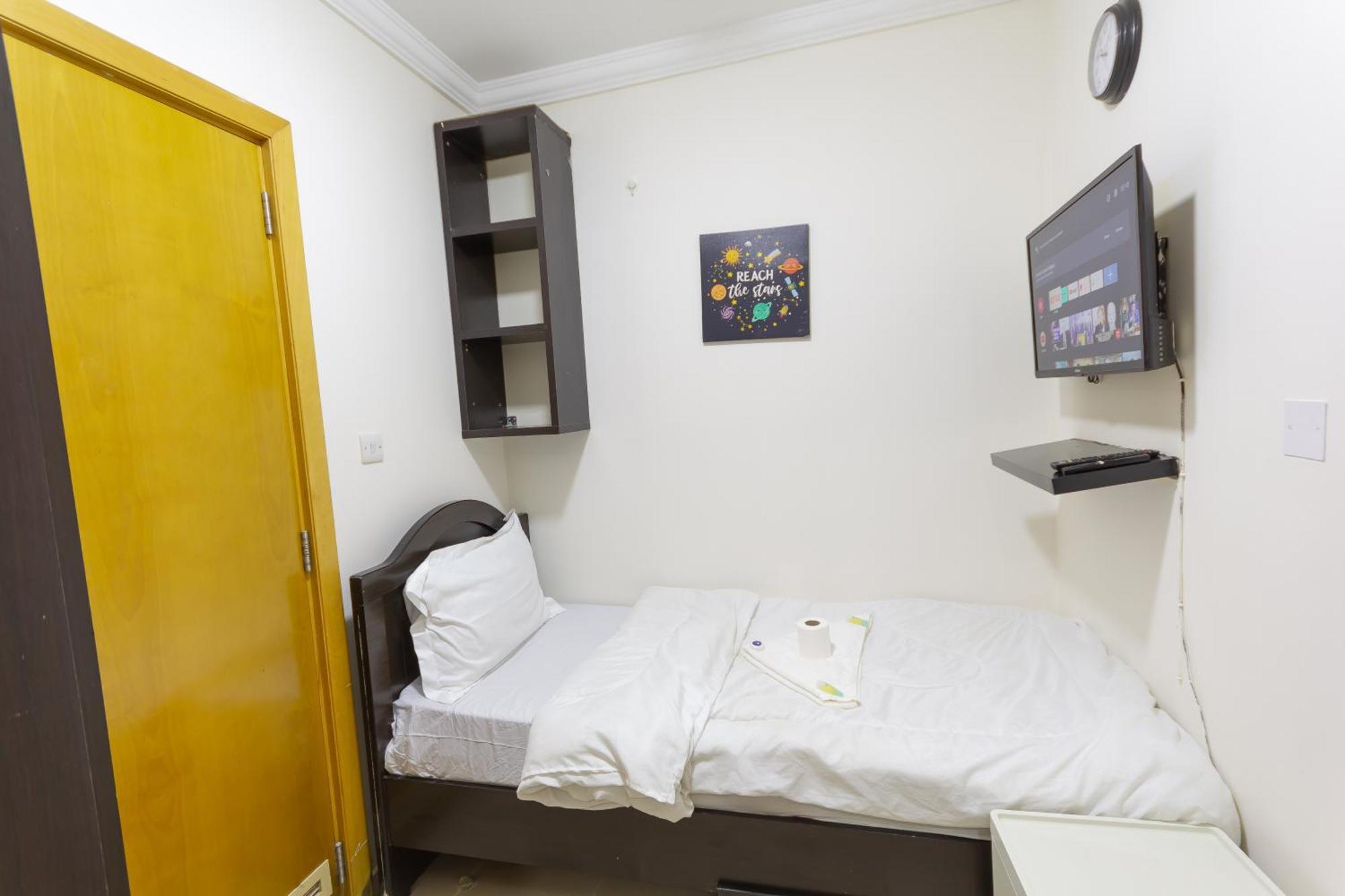 Budget Rooms With Private Bathroom For 'Girls' Only In Dubai, Marina المظهر الخارجي الصورة