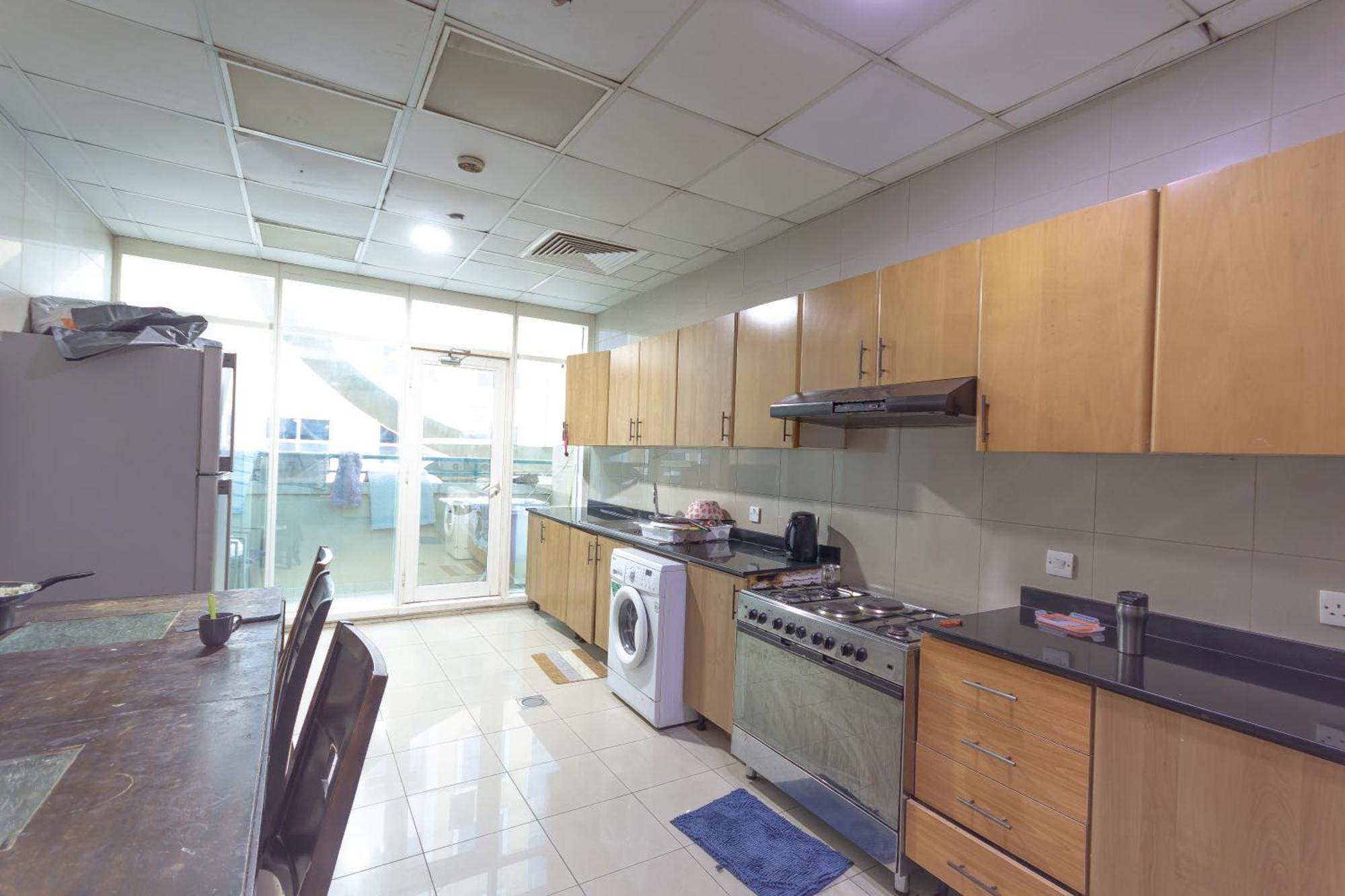 Budget Rooms With Private Bathroom For 'Girls' Only In Dubai, Marina المظهر الخارجي الصورة