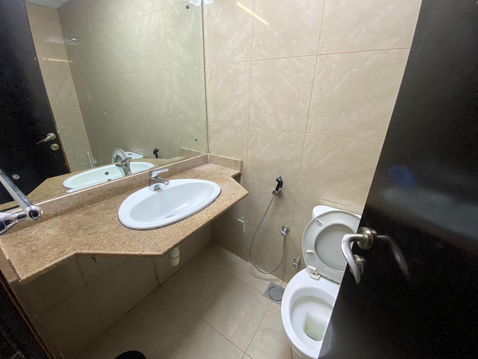 Budget Rooms With Private Bathroom For 'Girls' Only In Dubai, Marina المظهر الخارجي الصورة
