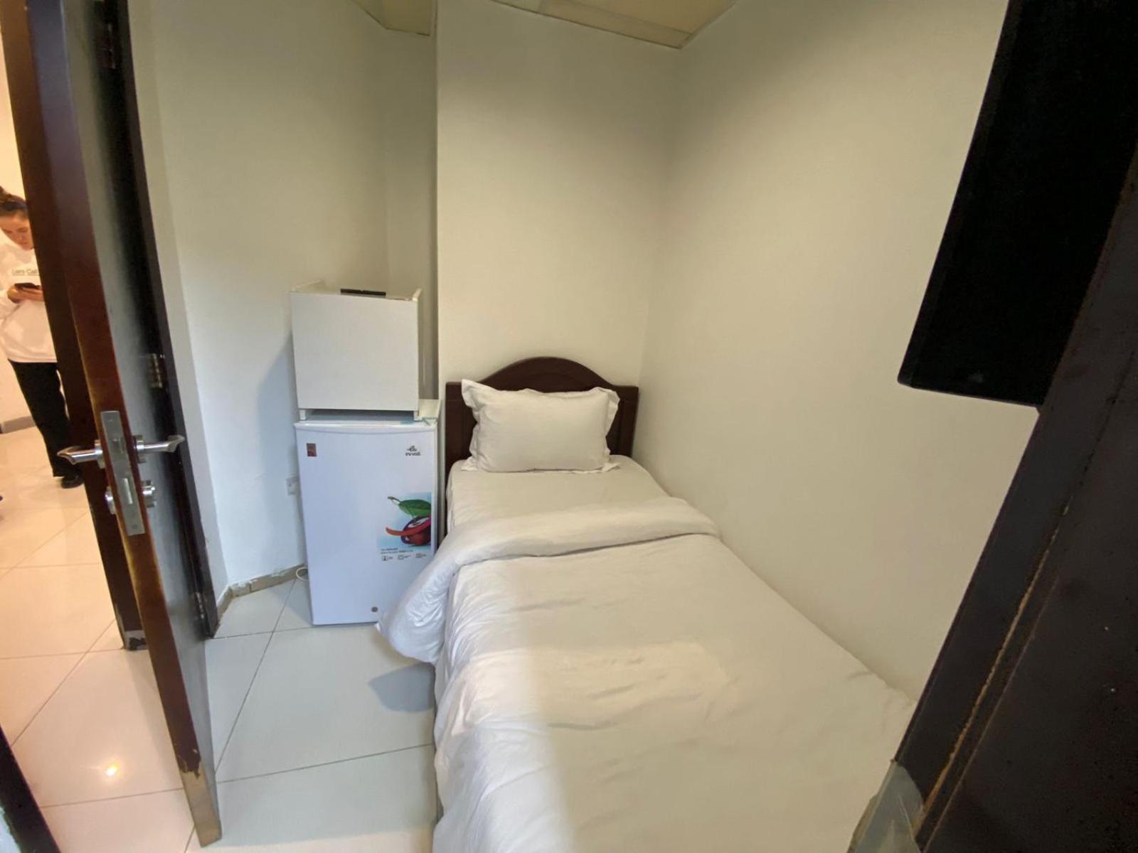 Budget Rooms With Private Bathroom For 'Girls' Only In Dubai, Marina المظهر الخارجي الصورة