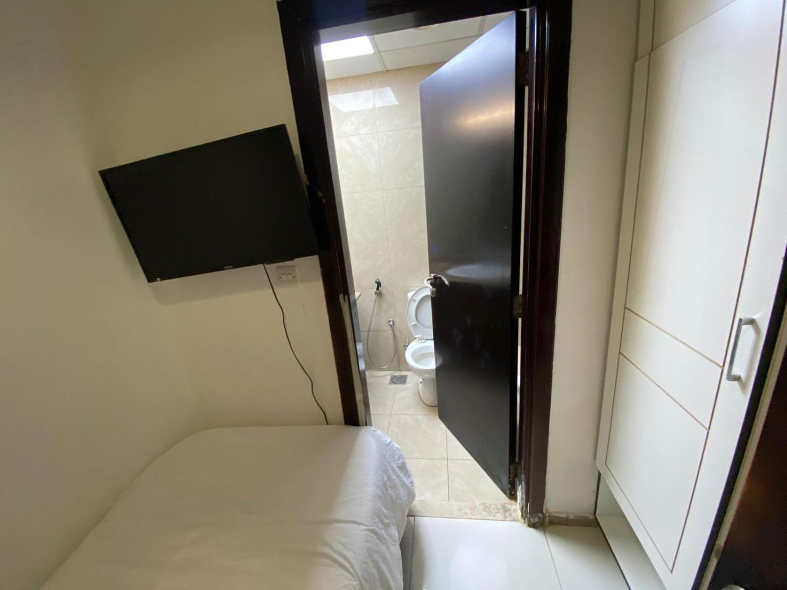 Budget Rooms With Private Bathroom For 'Girls' Only In Dubai, Marina المظهر الخارجي الصورة