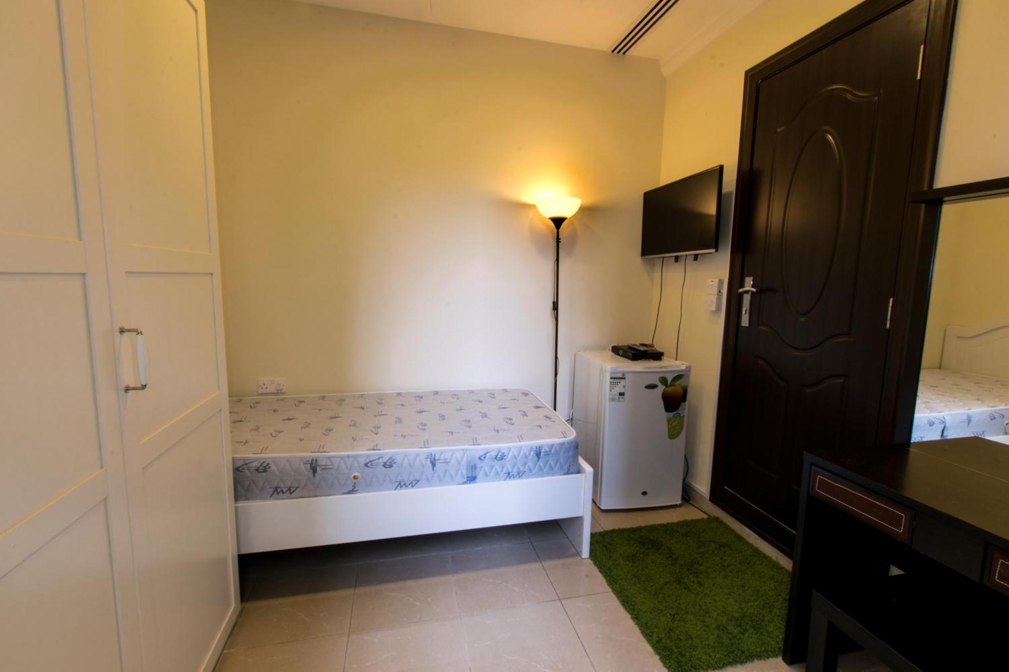 Budget Rooms With Private Bathroom For 'Girls' Only In Dubai, Marina المظهر الخارجي الصورة