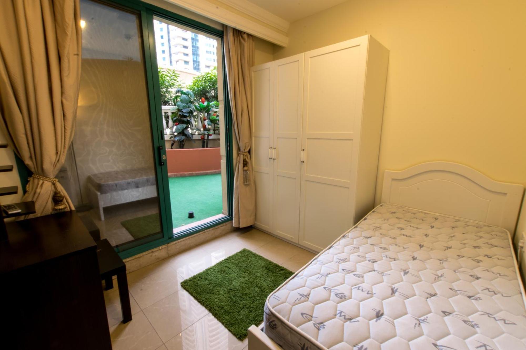 Budget Rooms With Private Bathroom For 'Girls' Only In Dubai, Marina المظهر الخارجي الصورة