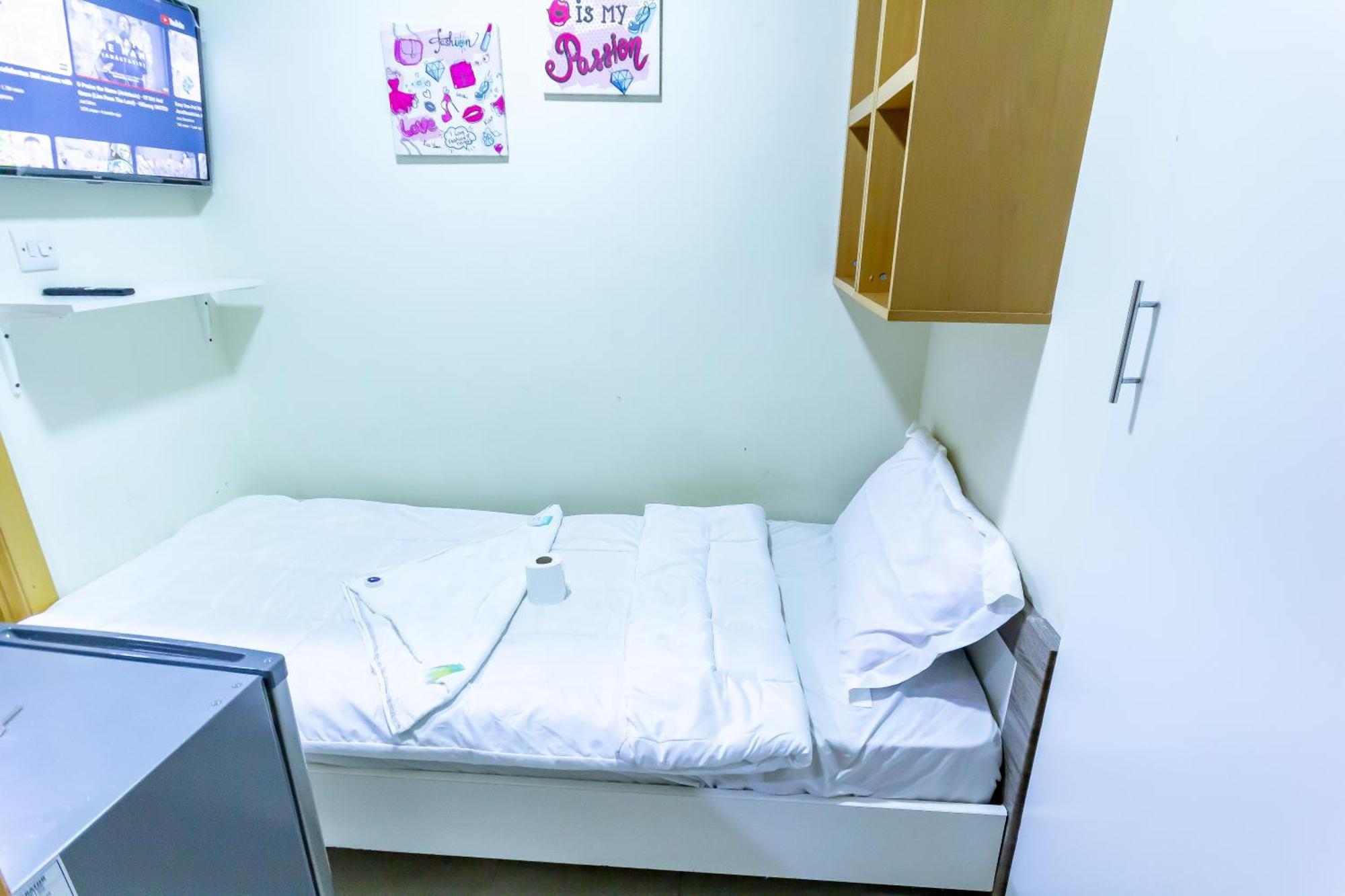 Budget Rooms With Private Bathroom For 'Girls' Only In Dubai, Marina المظهر الخارجي الصورة
