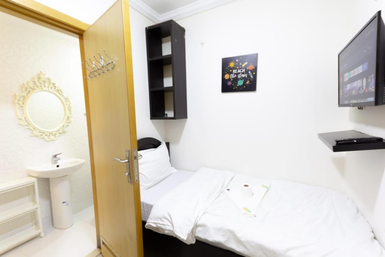 Budget Rooms With Private Bathroom For 'Girls' Only In Dubai, Marina المظهر الخارجي الصورة