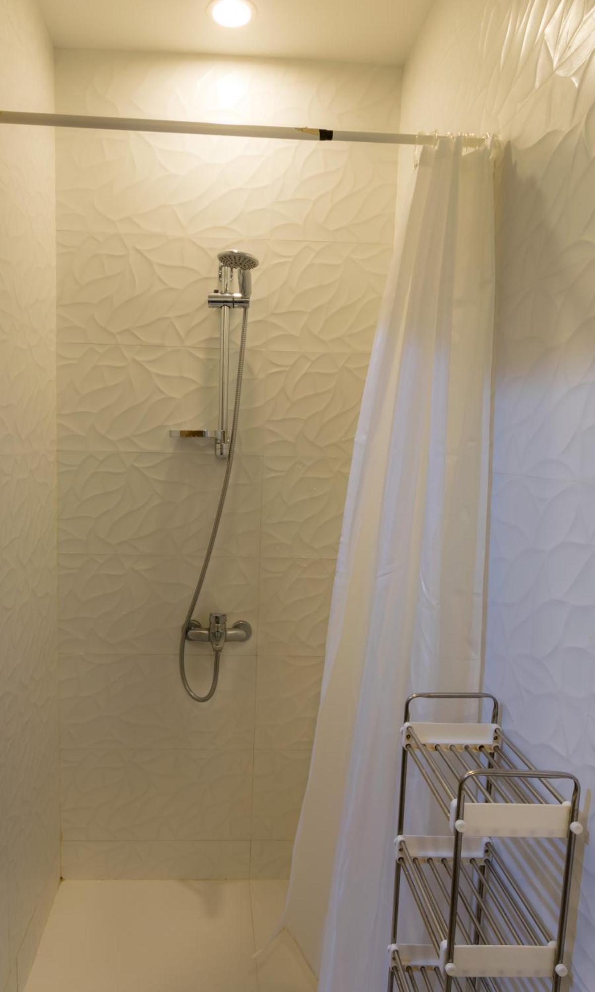 Budget Rooms With Private Bathroom For 'Girls' Only In Dubai, Marina المظهر الخارجي الصورة