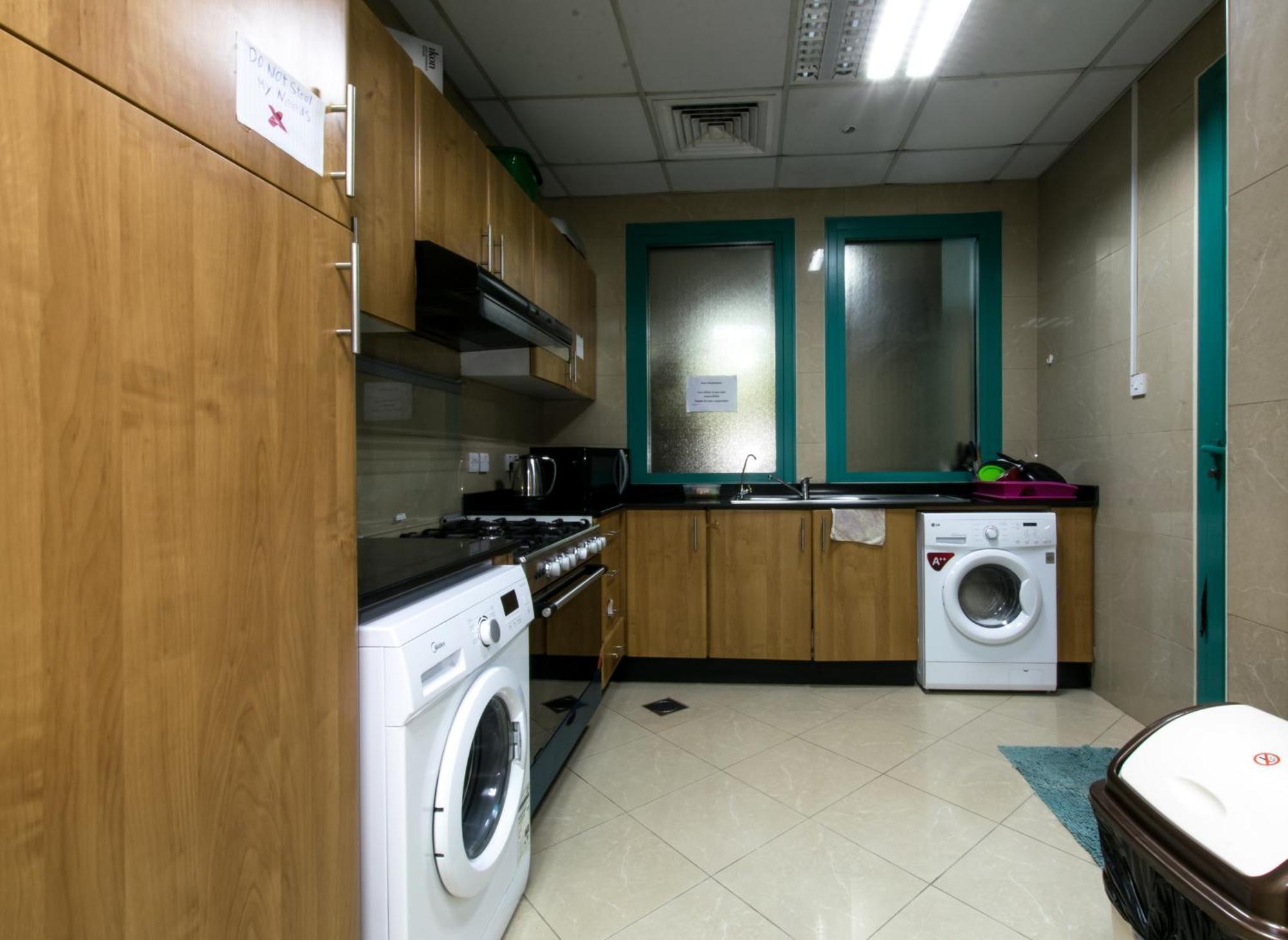 Budget Rooms With Private Bathroom For 'Girls' Only In Dubai, Marina المظهر الخارجي الصورة