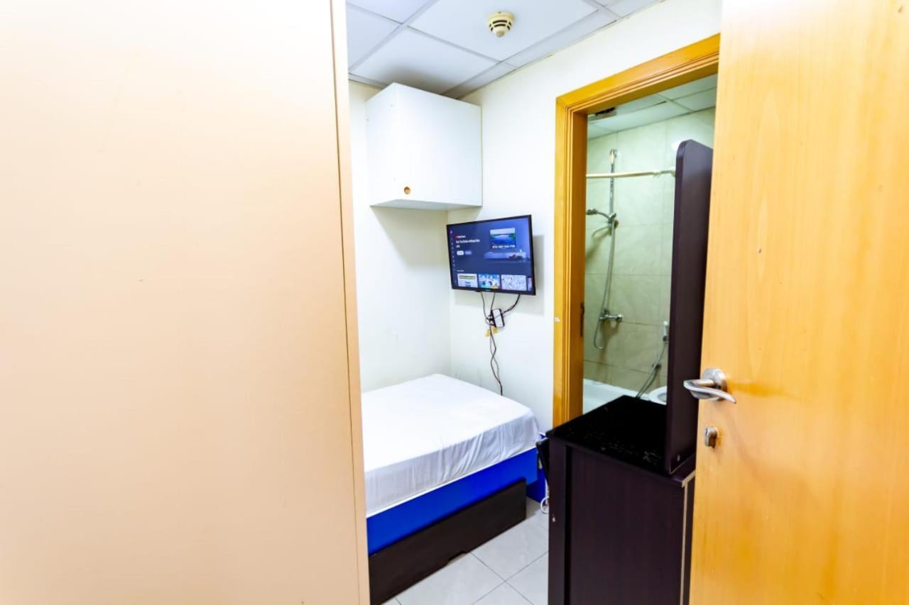 Budget Rooms With Private Bathroom For 'Girls' Only In Dubai, Marina المظهر الخارجي الصورة