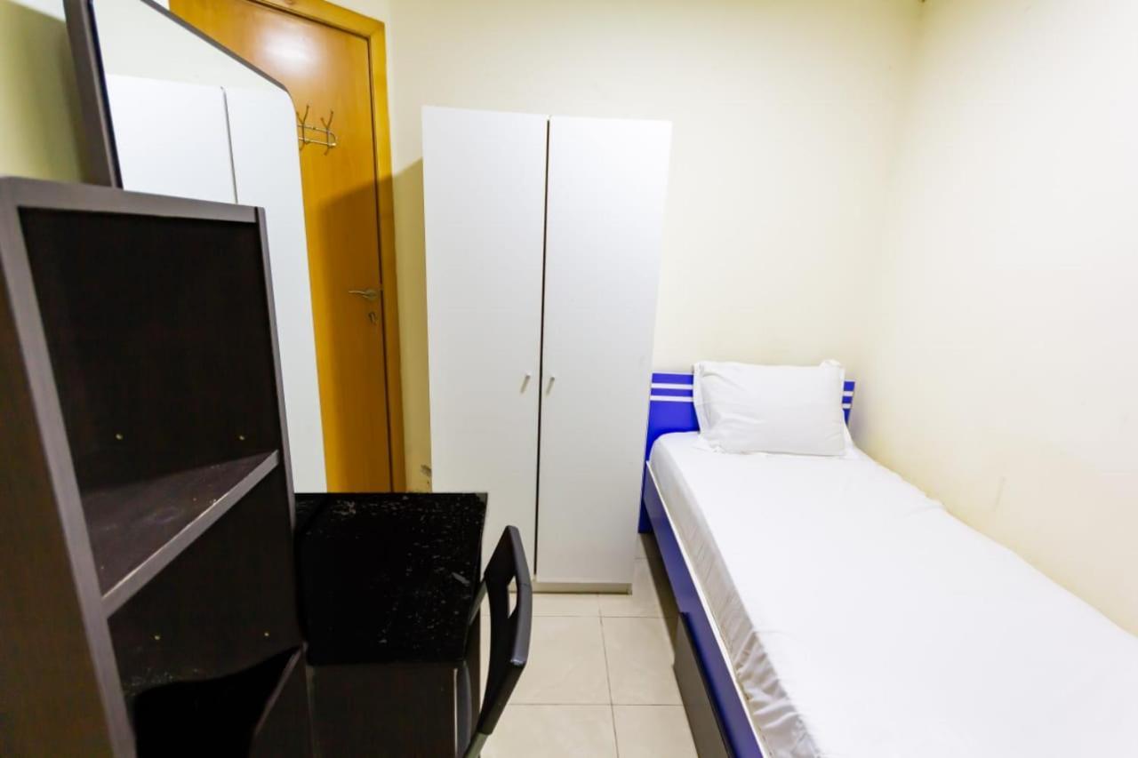 Budget Rooms With Private Bathroom For 'Girls' Only In Dubai, Marina المظهر الخارجي الصورة