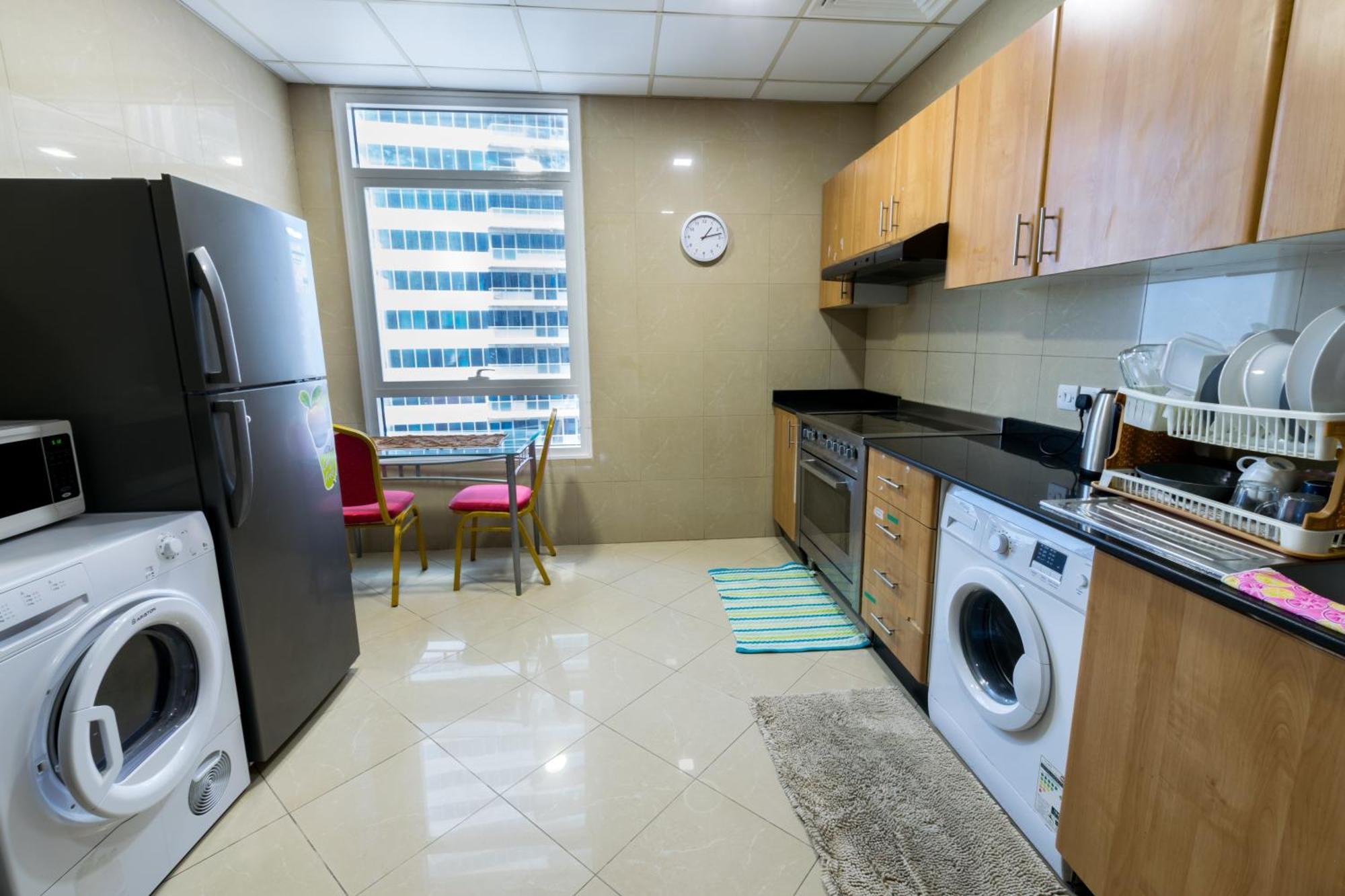 Budget Rooms With Private Bathroom For 'Girls' Only In Dubai, Marina المظهر الخارجي الصورة