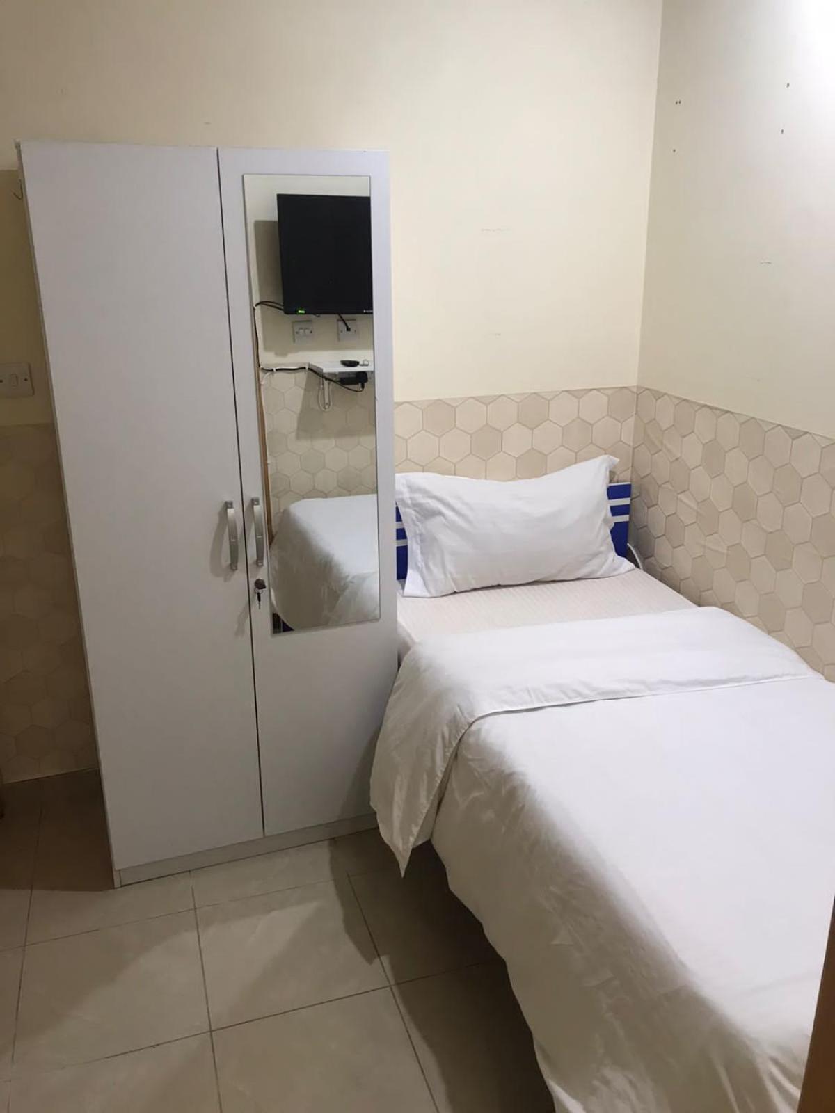 Budget Rooms With Private Bathroom For 'Girls' Only In Dubai, Marina المظهر الخارجي الصورة