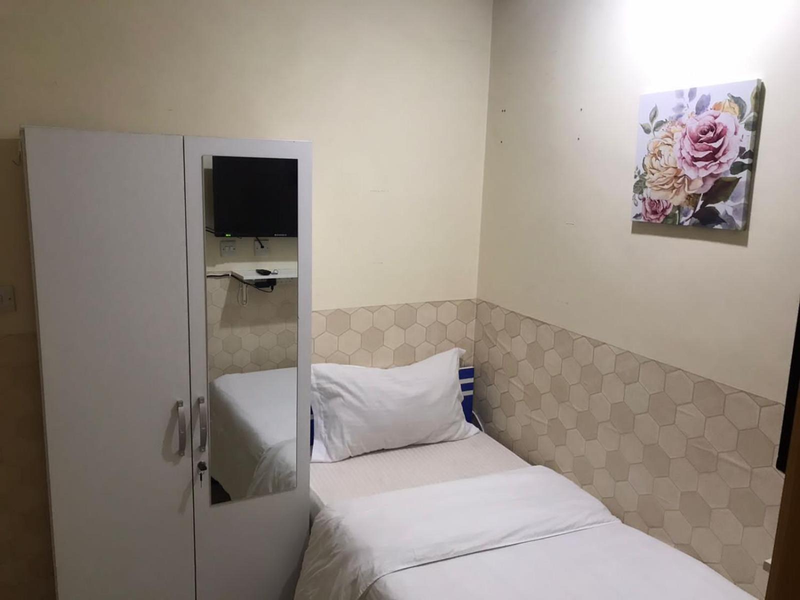 Budget Rooms With Private Bathroom For 'Girls' Only In Dubai, Marina المظهر الخارجي الصورة