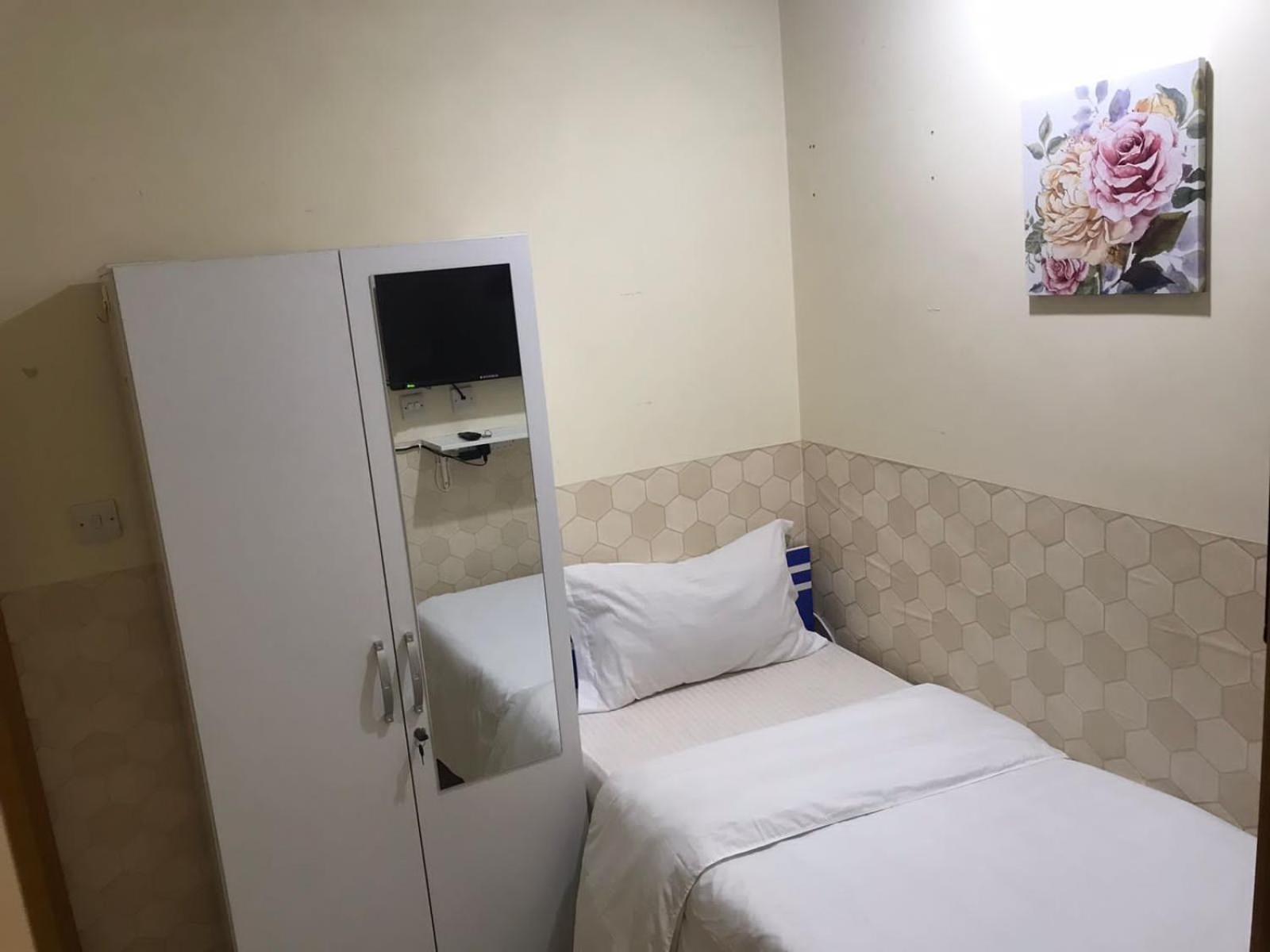 Budget Rooms With Private Bathroom For 'Girls' Only In Dubai, Marina المظهر الخارجي الصورة