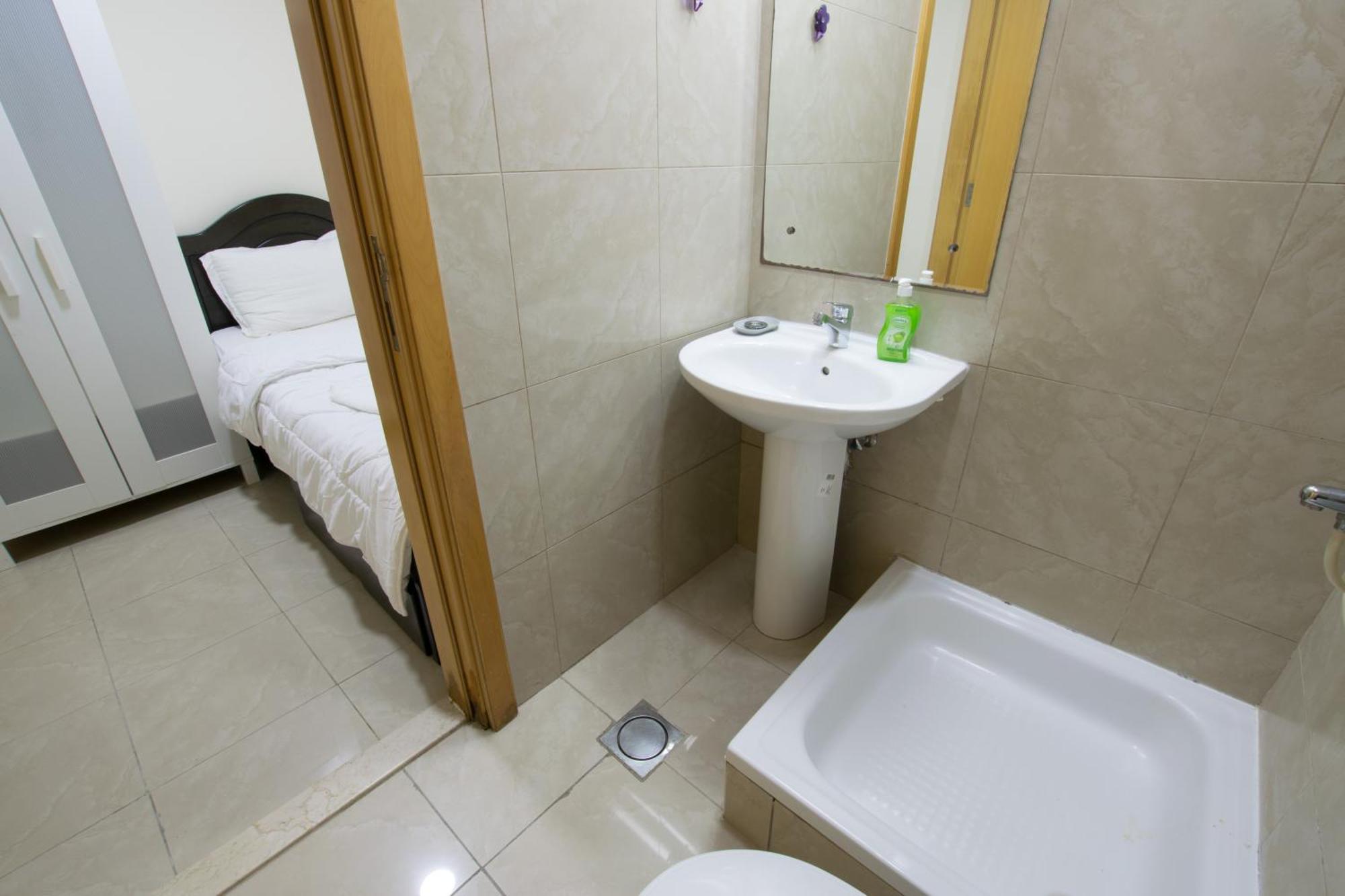 Budget Rooms With Private Bathroom For 'Girls' Only In Dubai, Marina المظهر الخارجي الصورة