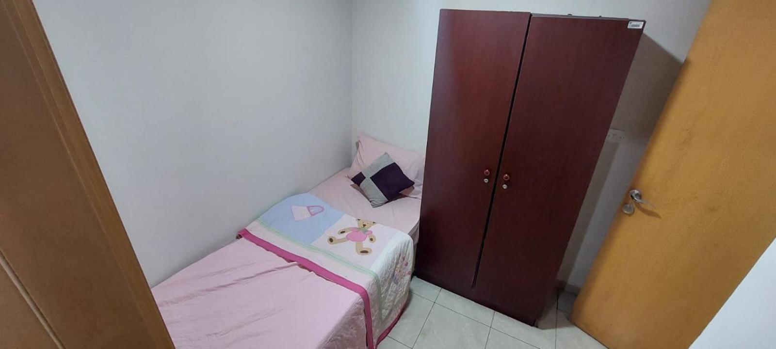 Budget Rooms With Private Bathroom For 'Girls' Only In Dubai, Marina المظهر الخارجي الصورة